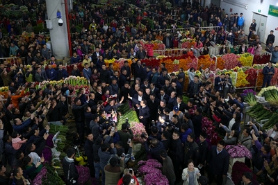 李克強為何突然夜訪昆明花市?